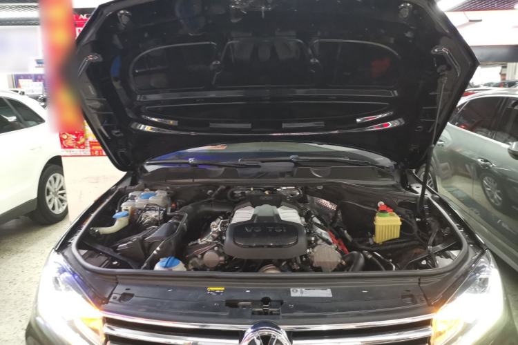 Used Volkswagen Touareg 2017 3.0 TSI Start Edition Engine Bay