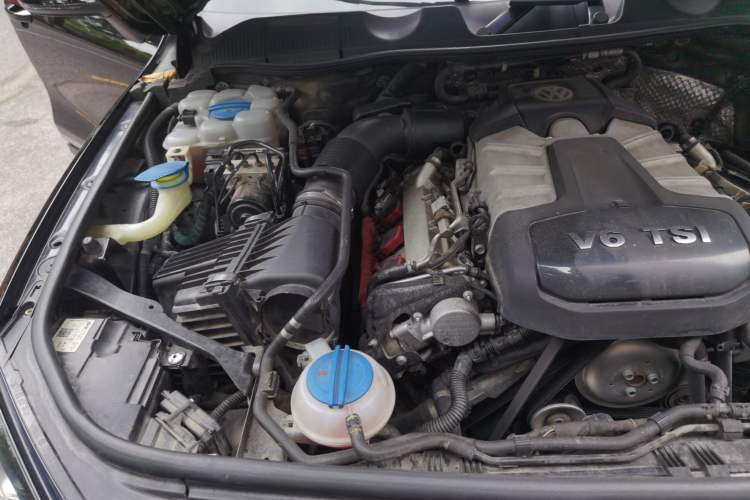 Used Volkswagen Touareg 2017 3.0 TSI Touareg Model Engine Bay Right