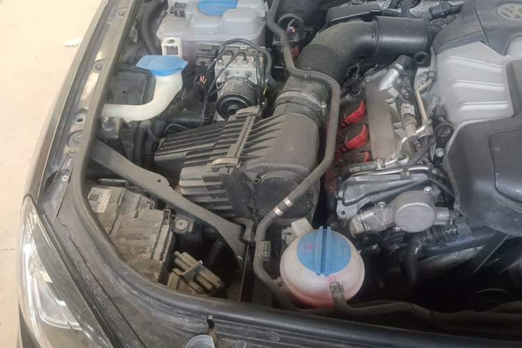 Used Volkswagen Touareg 2017 3.0 TSI Touareg Model Engine Bay Right