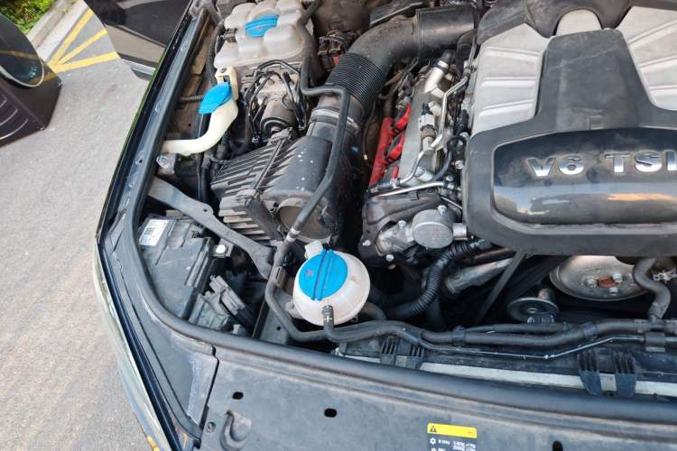 Used Volkswagen Touareg 2017 3.0 TSI Start Edition Engine Bay Right