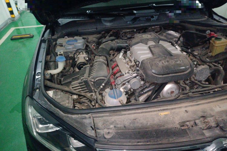 Used Volkswagen Touareg 2017 3.0 TSI Touareg Model Engine Bay Right