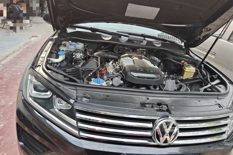 Used Volkswagen Touareg 2017 3.0 TSI Touareg Model Engine Bay Right