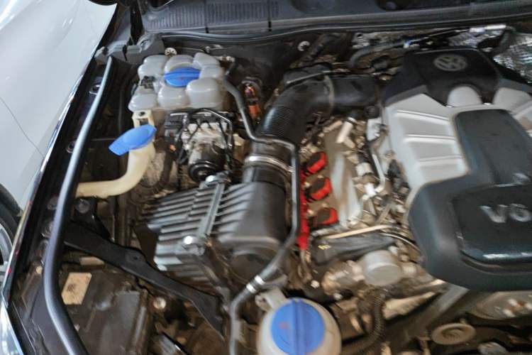 Used Volkswagen Touareg 2017 3.0 TSI Touareg Model Engine Bay Right