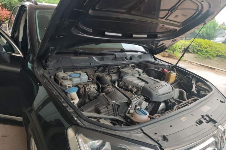 Used Volkswagen Touareg 2017 3.0 TSI Touareg Model Engine Bay Right