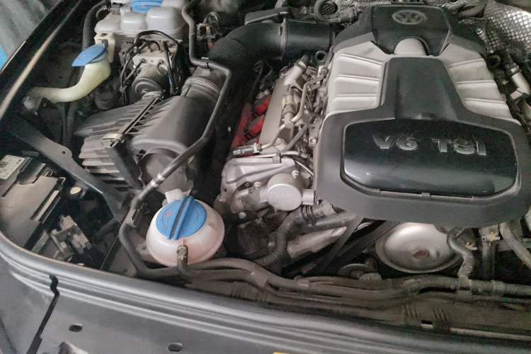 Used Volkswagen Touareg 2017 3.0 TSI Start Edition Engine Bay Right