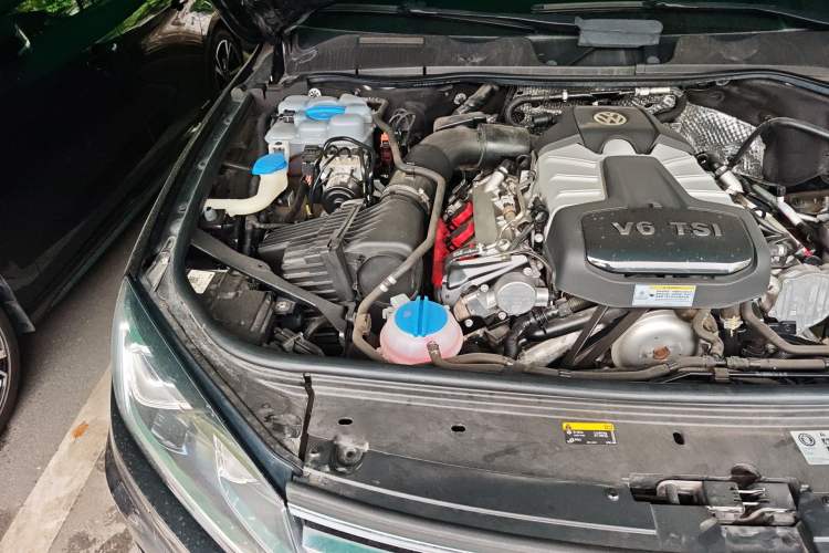 Used Volkswagen Touareg 2017 3.0 TSI Touareg Edition Engine Bay Right