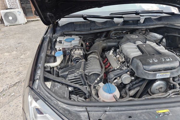 Used Volkswagen Touareg 2017 3.0 TSI Touareg Edition Engine Bay Right
