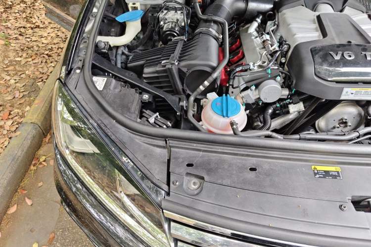 Used Volkswagen Touareg 2017 3.0 TSI Touareg Edition Engine Bay Right