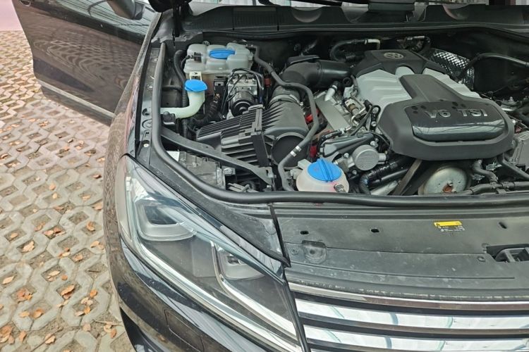 Used Volkswagen Touareg 2017 3.0 TSI Touareg Edition Engine Bay Right