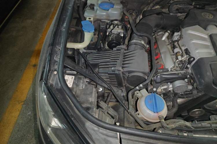 Used Volkswagen Touareg 2017 3.0 TSI Yuyue Model Engine Bay Right
