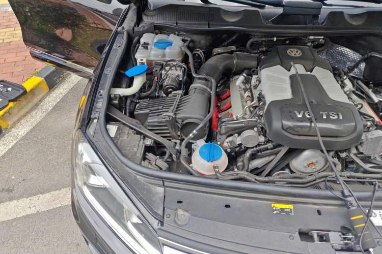 Used Volkswagen Touareg  Engine Bay Right