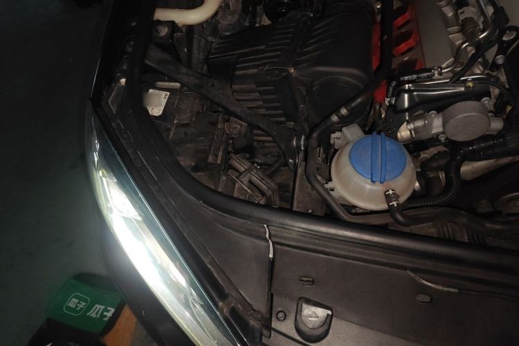 Used Volkswagen Touareg 2017 3.0 TSI Touareg Model Engine Bay Right