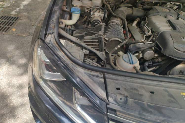 Used Volkswagen Touareg 2017 3.0 TSI Touareg Model Engine Bay Right