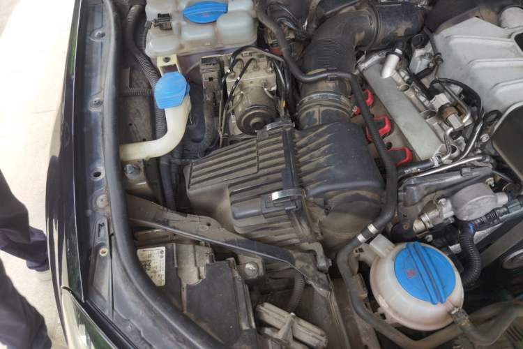 Used Volkswagen Touareg 2017 3.0 TSI Touareg Model Engine Bay Right