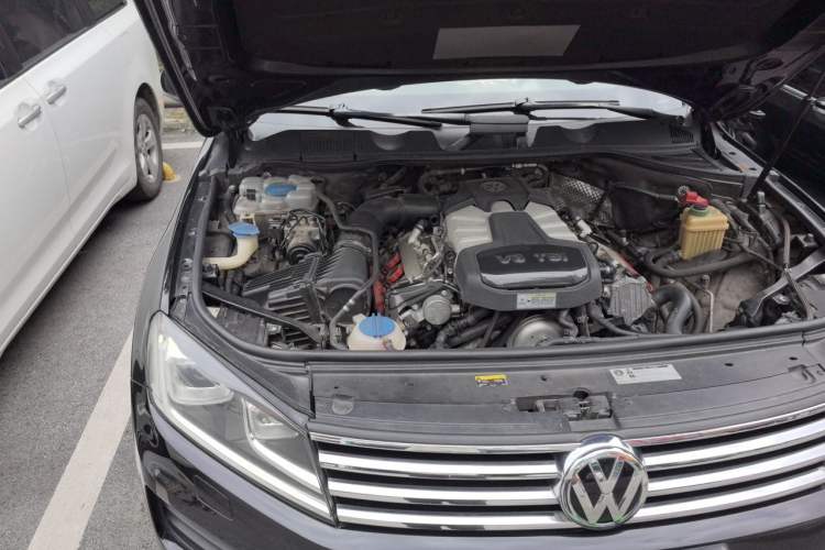 Used Volkswagen Touareg 2017 3.0 TSI Touareg Edition Engine Bay Right