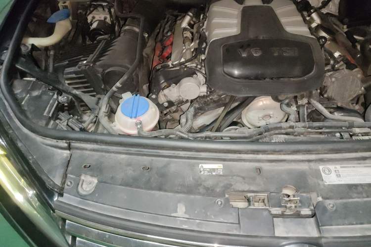 Used Volkswagen Touareg 2017 3.0 TSI Start Edition Engine Bay Right