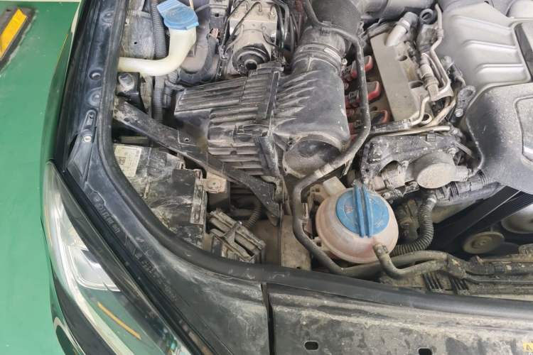 Used Volkswagen Touareg 2017 3.0 TSI Touareg Model Engine Bay Right