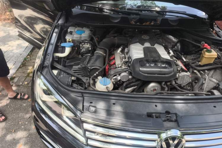 Used Volkswagen Touareg 2017 3.0 TSI R-Line Peak Edition Engine Bay Right