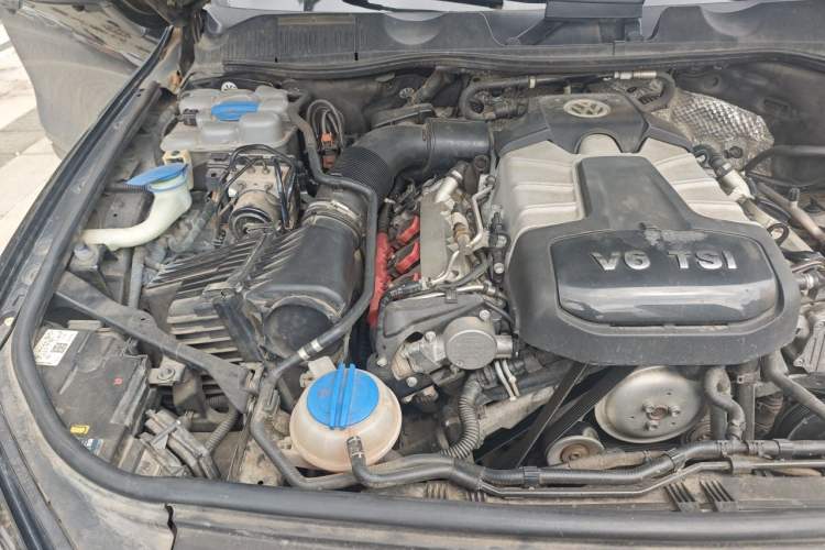 Used Volkswagen Touareg 2017 3.0 TSI Expedition Edition Engine Bay Right