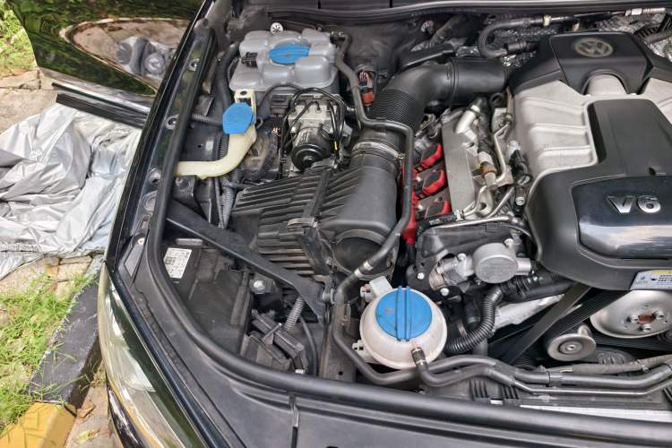 Used Volkswagen Touareg 2017 3.0 TSI Expedition Edition Engine Bay Right