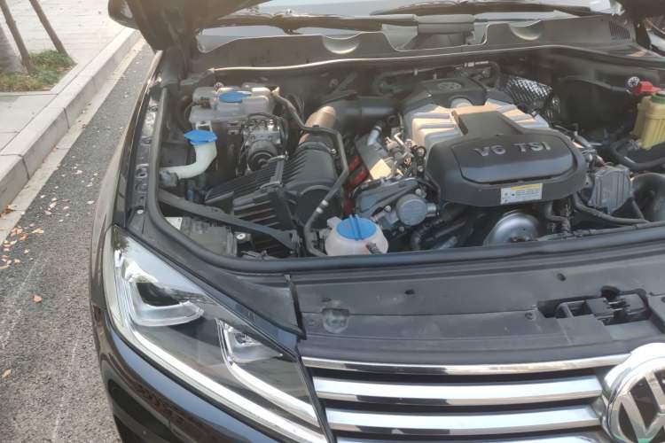 Used Volkswagen Touareg 2017 3.0 TSI Touareg Edition Engine Bay Right