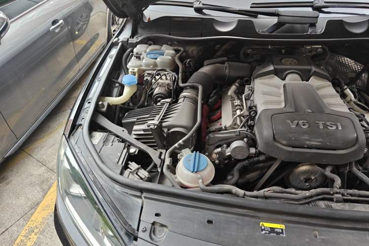 Used Volkswagen Touareg 2017 3.0 TSI Touareg Edition Engine Bay Right