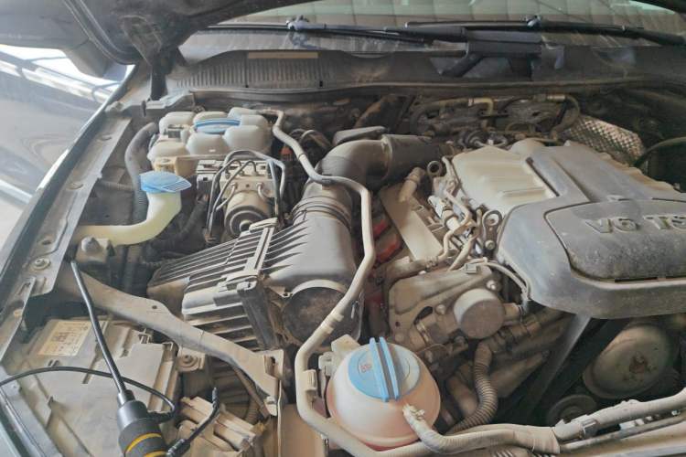 Used Volkswagen Touareg 2017 3.0 TSI Touareg Model Engine Bay Right