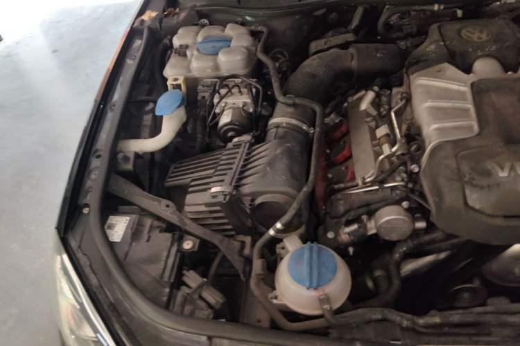 Used Volkswagen Touareg 2017 3.0 TSI Touareg Model Engine Bay Right