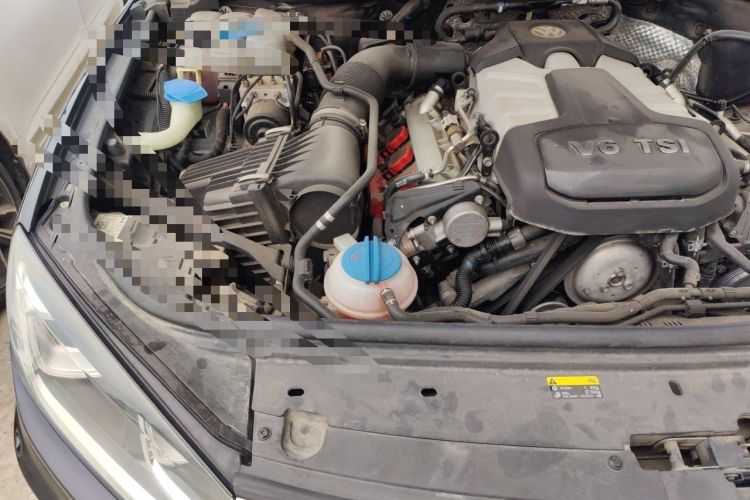 Used Volkswagen Touareg 2017 3.0 TSI Touareg Model Engine Bay Right