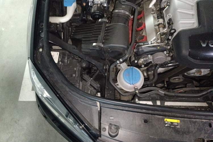 Used Volkswagen Touareg  Engine Bay Right