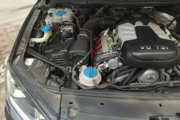 Used Volkswagen Touareg 2017 3.0 TSI Touareg Edition Engine Bay Right