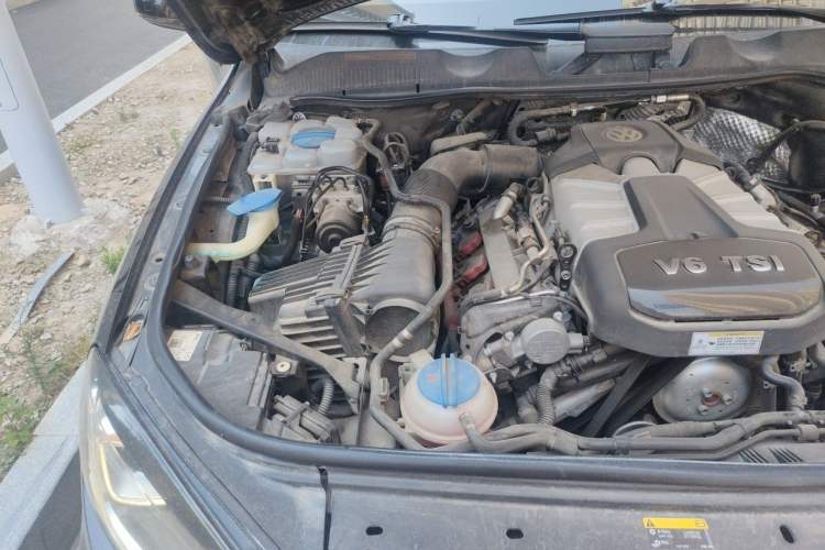 Used Volkswagen Touareg 2017 3.0 TSI Touareg Edition Engine Bay Right