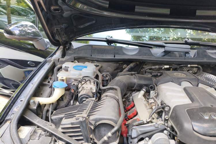 Used Volkswagen Touareg 2017 3.0 TSI Touareg Model Engine Bay Right