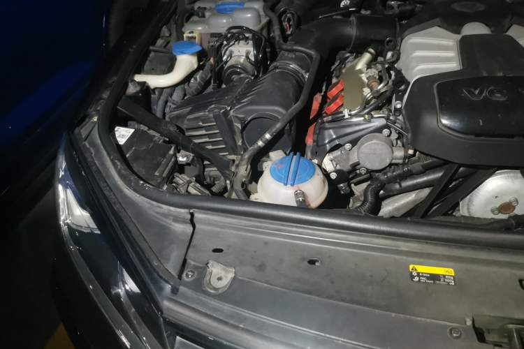 Used Volkswagen Touareg 2017 3.0 TSI Executive Edition Engine Bay Right