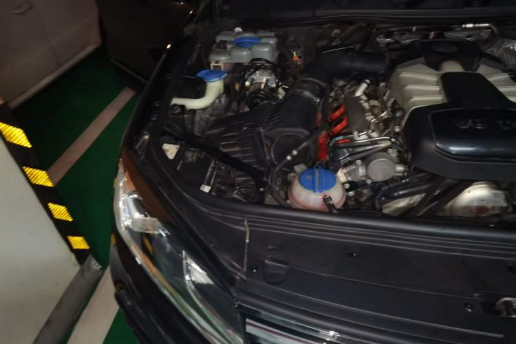 Used Volkswagen Touareg 2017 3.0 TSI Yuyue Model Engine Bay Right