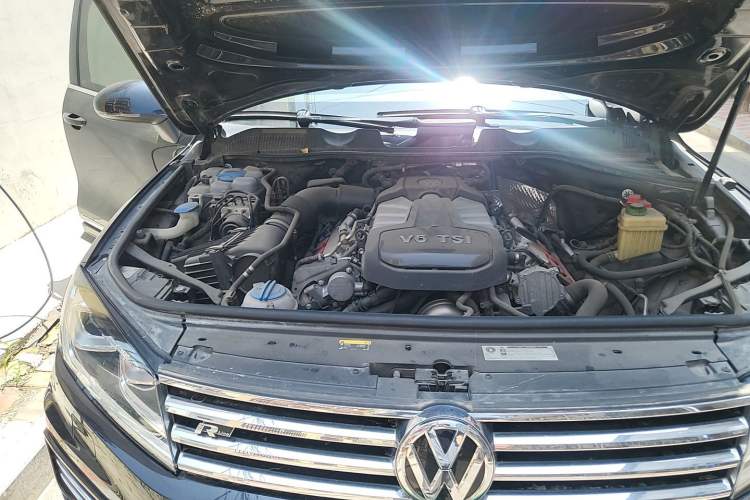 Used Volkswagen Touareg 2017 3.0 TSI Touareg Edition Engine Bay Right
