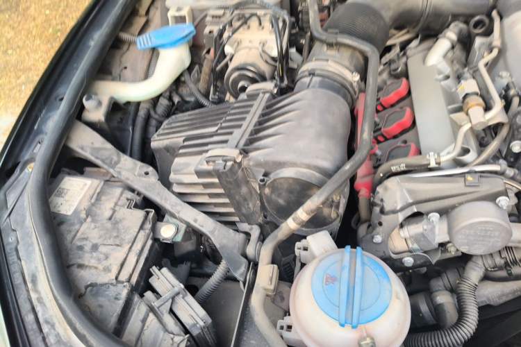 Used Volkswagen Touareg 2017 3.0 TSI Touareg Model Engine Bay Right