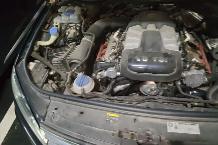 Used Volkswagen Touareg 2017 3.0 TSI Touareg Model Engine Bay Right