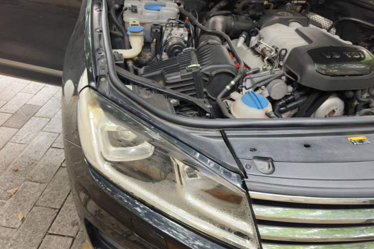 Used Volkswagen Touareg 2017 3.0 TSI Touareg Model Engine Bay Right