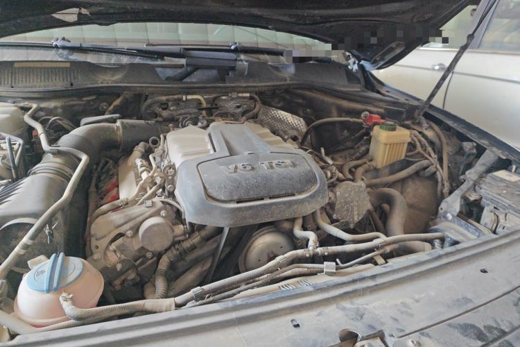 Used Volkswagen Touareg 2017 3.0 TSI Touareg Model Engine Bay