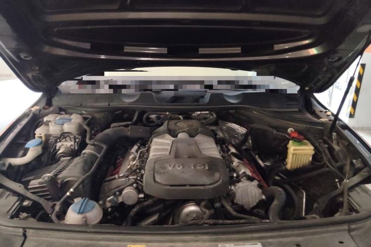 Used Volkswagen Touareg 2017 3.0 TSI Touareg Model Engine Bay