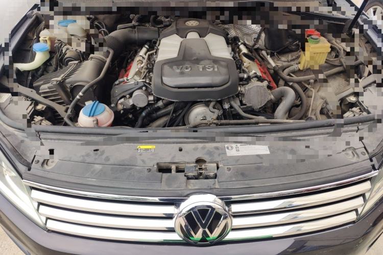 Used Volkswagen Touareg 2017 3.0 TSI Touareg Model Engine Bay