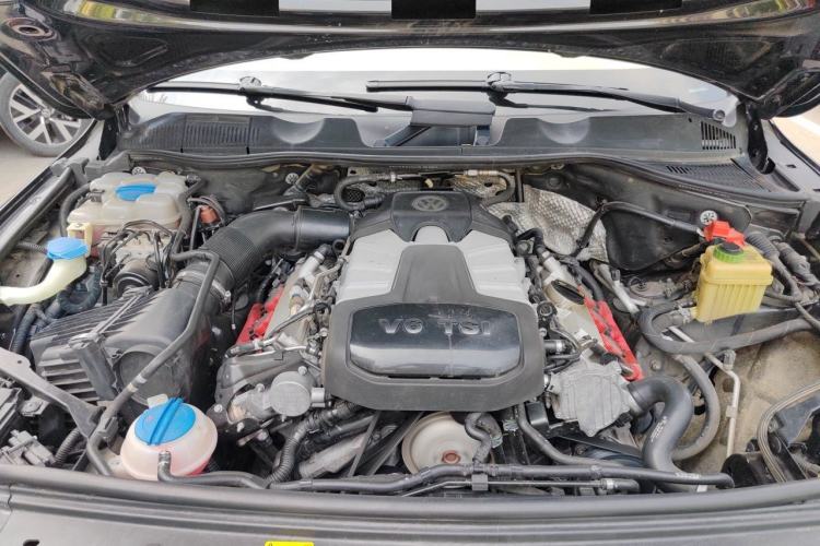Used Volkswagen Touareg 2017 3.0 TSI Touareg Model Engine Bay