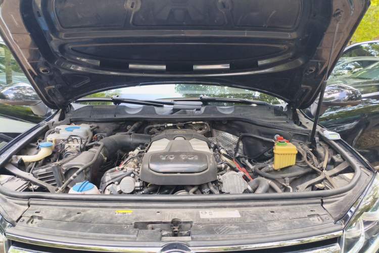 Used Volkswagen Touareg 2017 3.0 TSI Touareg Model Engine Bay