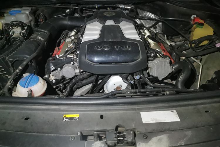 Used Volkswagen Touareg 2017 3.0 TSI Executive Edition Engine Bay