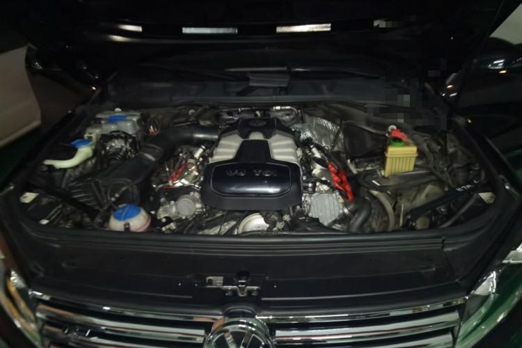 Used Volkswagen Touareg 2017 3.0 TSI Yuyue Model Engine Bay
