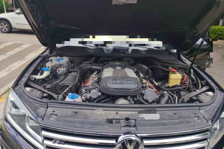 Used Volkswagen Touareg 2017 3.0 TSI Yuyue Model Engine Bay