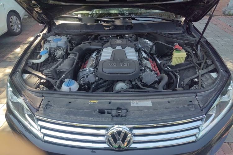 Used Volkswagen Touareg 2017 3.0 TSI Touareg Edition Engine Bay