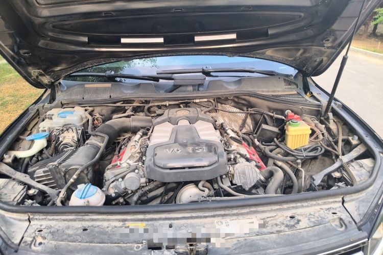Used Volkswagen Touareg 2017 3.0 TSI Touareg Model Engine Bay