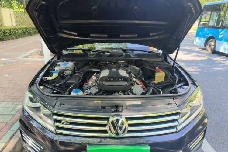 Used Volkswagen Touareg 2017 3.0 TSI Yuyue Model Engine Bay